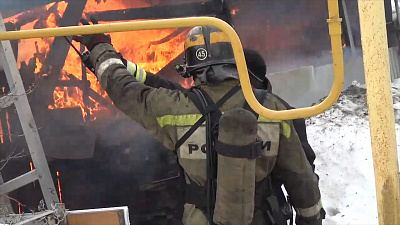 Взрыв и сильный пожар в Златоусте. ВИДЕО