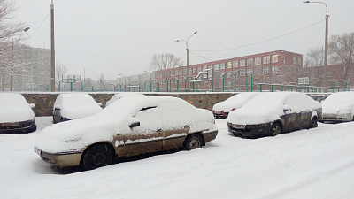 ДТП, пробки и закрытие аэропорта. На Челябинск обрушился снегопад