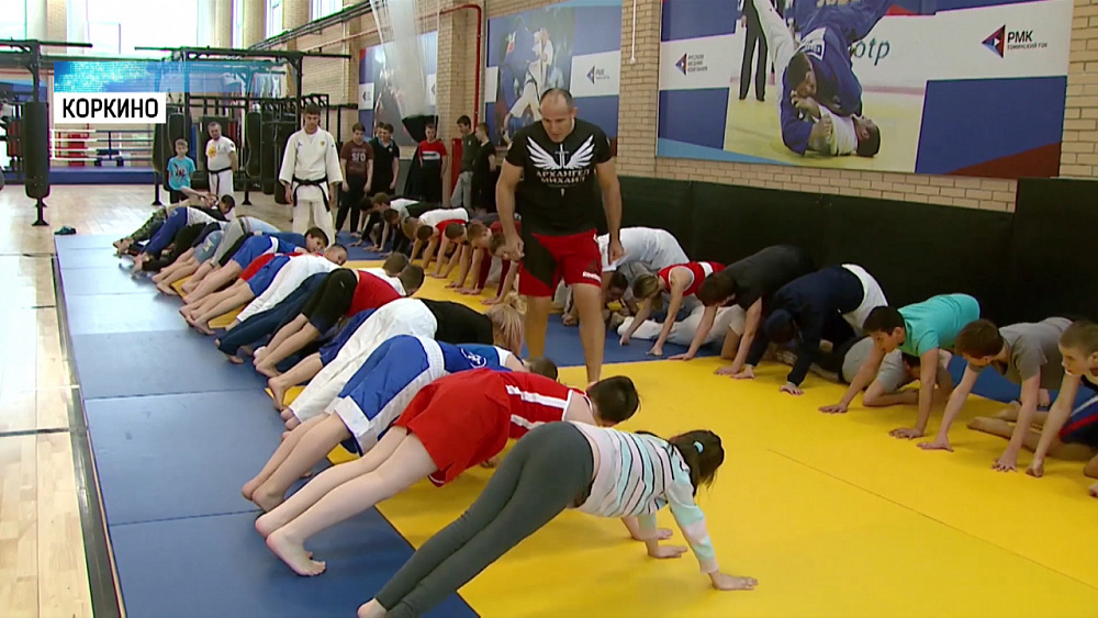 Боец UFC Алексей Олейник провел тренировку в Коркино