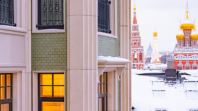 Каслинский завод изготовил декоративные ограждения для клубного дома в Москве