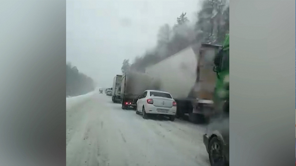 На трассах ограничили движение