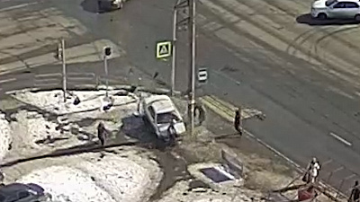 Авария на Братьев Кашириных. Под колесами оказалась коляска. ВИДЕО