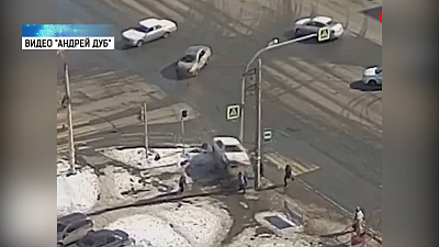 Машина сбила женщину с коляской