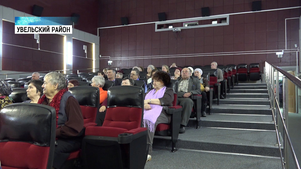 В поселке Увельском открыли 3D-кинотеатр