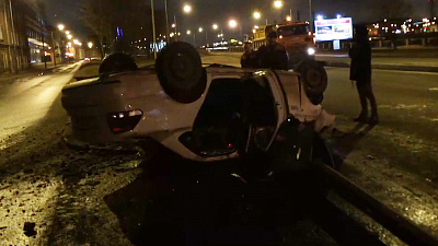 В Санкт-Петербурге челябинец попал в аварию на каршеринговом автомобиле. ВИДЕО