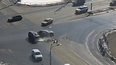 Авария на перекрестке улиц Салавата Юлаева и Братьев Кашириных. Комментарии от ведомств