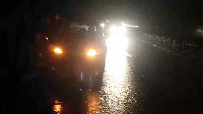 В Златоусте выстроилась колонна автомобилей из-за плохих дорог. ВИДЕО