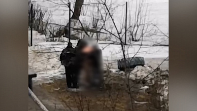 Голого мужчину задержали возле детского дома в Миассе