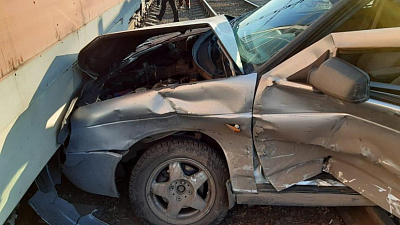 Момент столкновения «Приоры», маршрутки и трамвая попал на видео