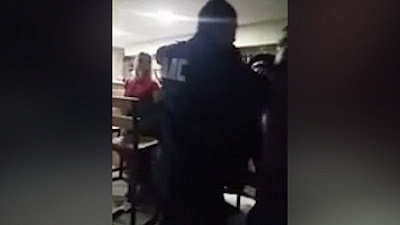 Ряженый в форму ДПС устроил драку в питейном заведении. ВИДЕО