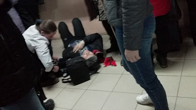 Южноуральцу стало плохо в очереди в регистратуру