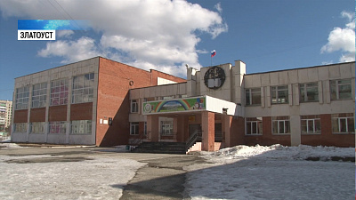 Школу Златоуста обвинили в торговле табаком
