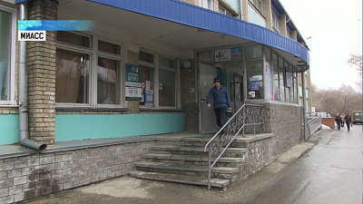 В больнице Миасса мужчине стало плохо в очереди