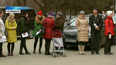 Сотни дольщиков собрались у здания правительства