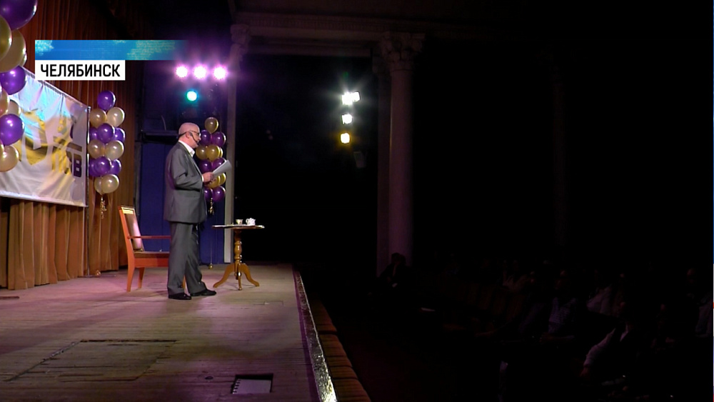 Директор лицея превратил юбилей в поэтический вечер