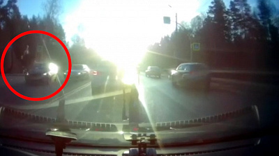 Момент аварии возле плотины попал в объектив регистратора. ВИДЕО 18+