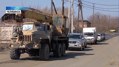 Автомобилисты стоят в пробке из-за жд переезда