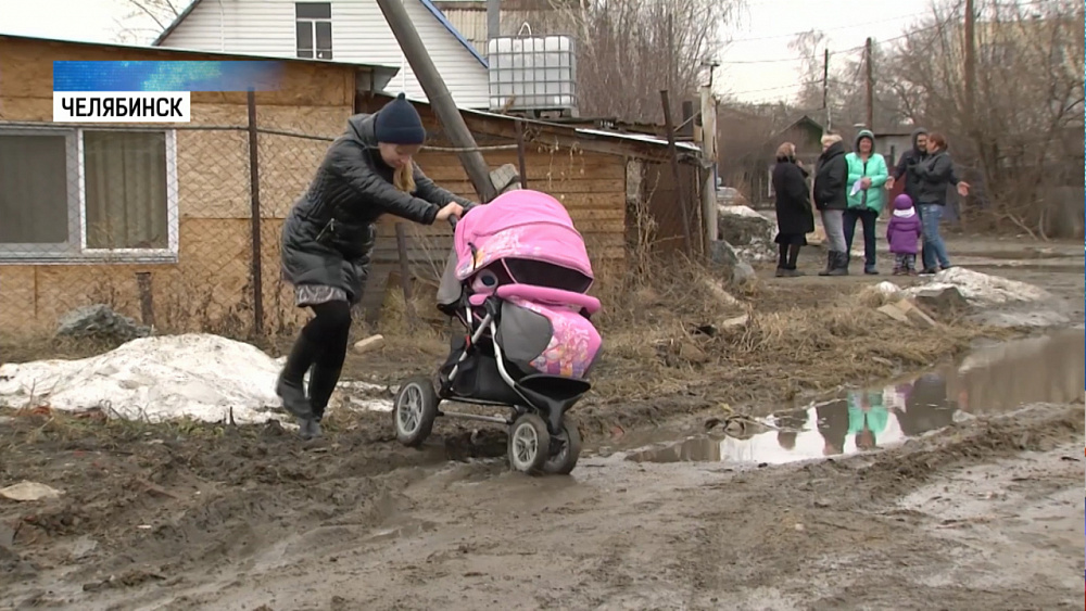Жители Батайского переулка тонут в талых водах