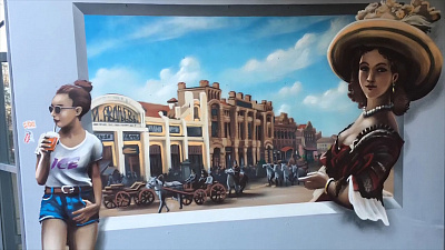 Девушки из разных столетий встретились на Кировке