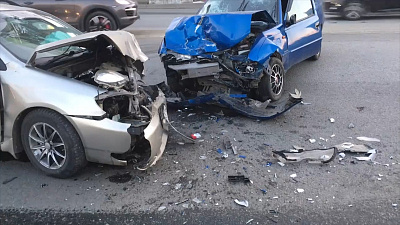 Жесткая авария на Свердловском проспекте. Видео с последствиями ДТП