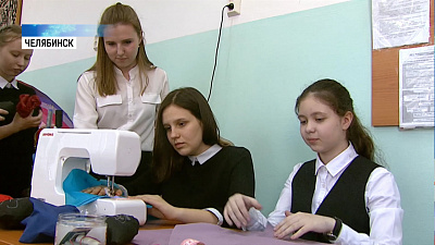 Челябинские школьники шьют бахилы из зонтов