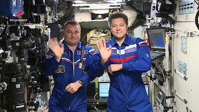 Поздравление с Днем космонавтики с борта МКС и премьера первого космического шоу