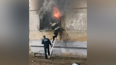 Из-за пожара в жилом доме Ленинского района скончался мужчина. ВИДЕО