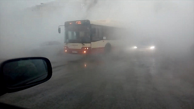 Два человека оказались в ожоговом центре после крупного коммунального ЧП. Видео очевидцев
