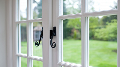 Пластиковые и деревянные окна. Какие выбрать?