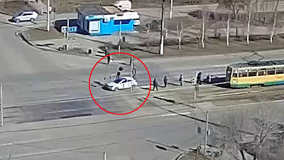 Жуткий наезд на пешехода в Магнитогорске зафиксировали камеры наблюдения
