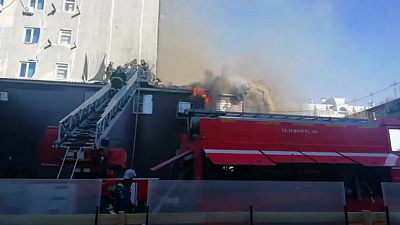 В Челябинске горит бизнес-центр «Аврора» в Ленинском районе