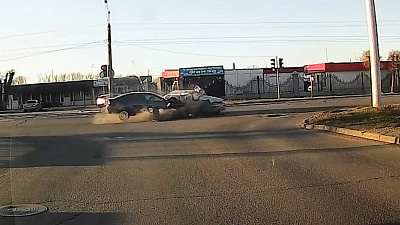 Не уступил дорогу: жесткая авария в Магнитогорске со смертельным исходом. ВИДЕО