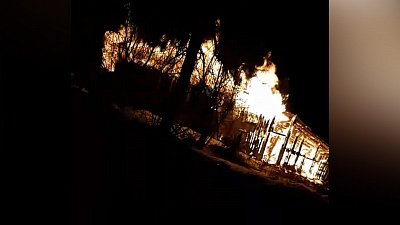 Ночной пожар в Златоусте унес жизнь мужчины. ВИДЕО