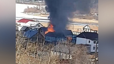 Пожар в Чебаркуле. В соседнем доме, от того, где недавно эвакуировали двух девочек