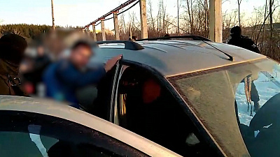 Более трех тысяч бутылок поддельной водки обнаружили в Кыштыме. Оперативное видео