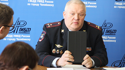 В Челябинске госавтоинспекторы теперь выходят на работу с электронными планшетами