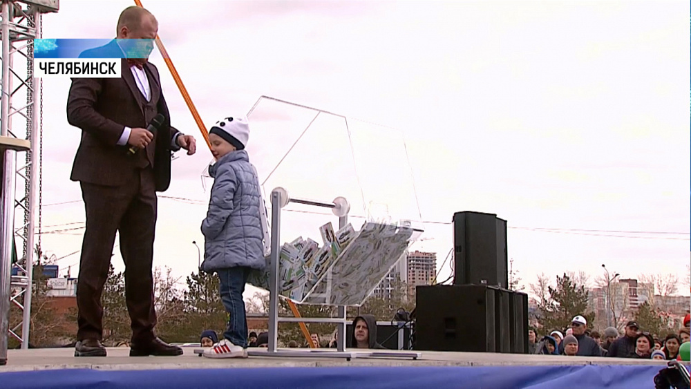 Ювелирная сеть подарила покупателю автомобиль