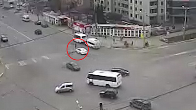 Момент наезда автомобиля на школьника зарегистрировали камеры наблюдения