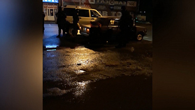 В Челябинске задержали двух таксистов, грабивших своих клиентов. ВИДЕО