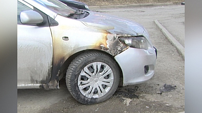В Миассе неизвестные ночью подожгли машины. ВИДЕО