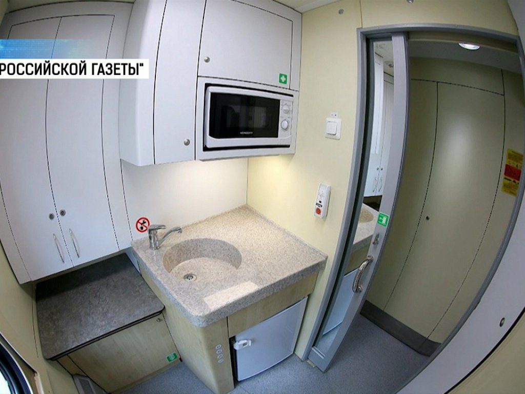 Двухэтажные вагоны ржд 2020. В поезде есть микроволновая печь. Путешествие на поезде москва владивосток. В поезде есть микроволновая печь. Поезд 104в двухэтажный.