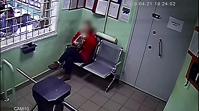 Якобы избитая в полиции женщина попала на камеры видеонаблюдения