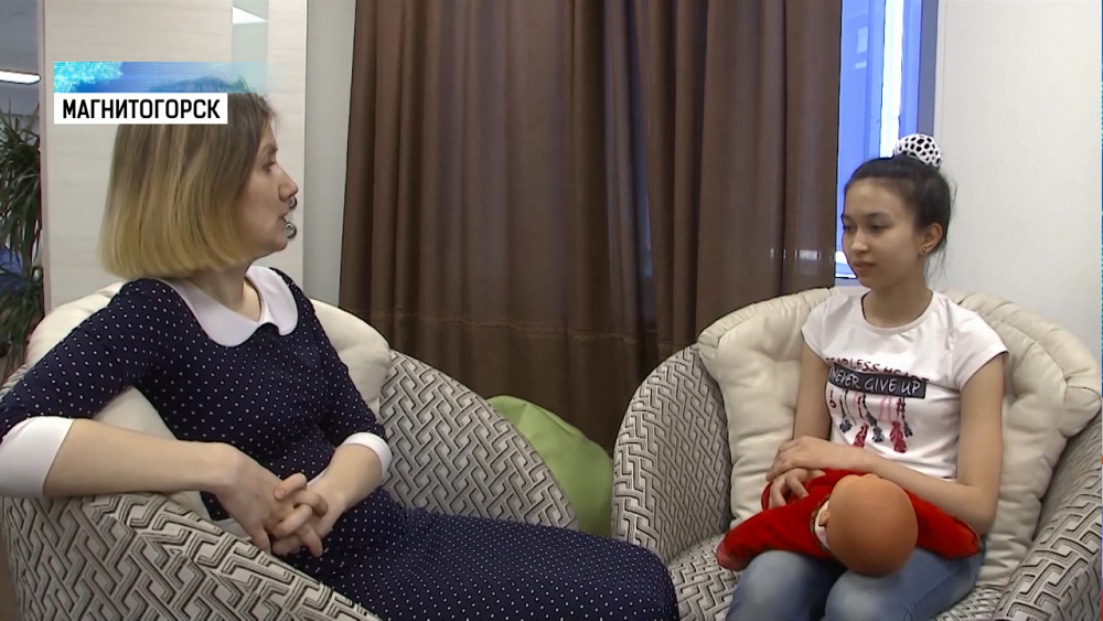 Школьников обучают профессии няни