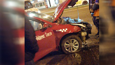 Крупную аварию у ТРЦ Аврора запечатлели очевидцы