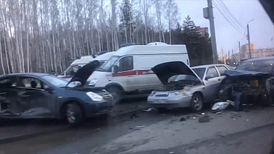 Последствия аварии на улице Бейвеля засняли очевидцы