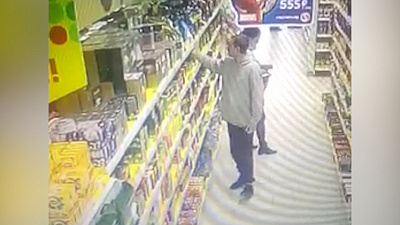 В Златоусте мужчина устроил кражу кофе с переодеваниями. ВИДЕО