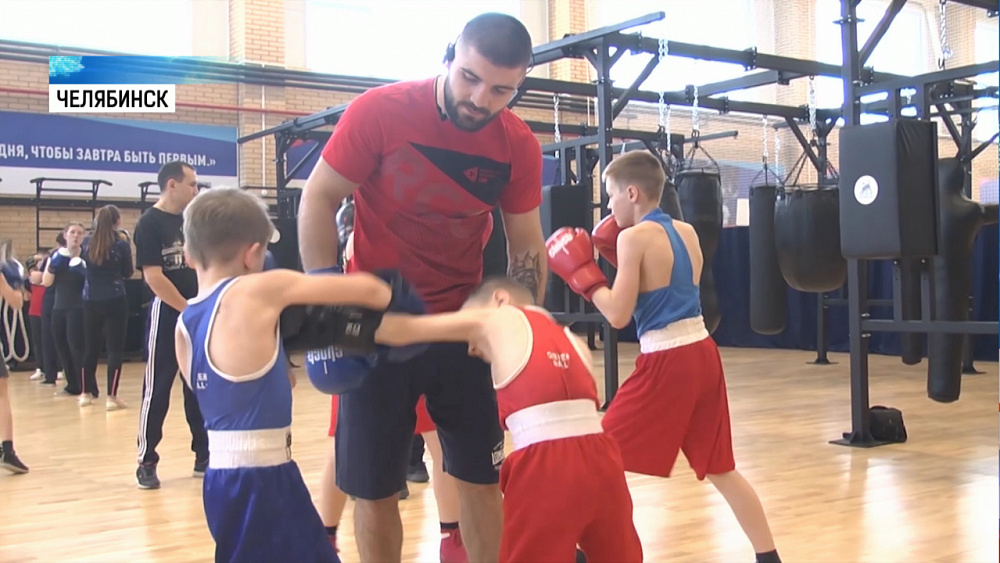 Известный боксер приехал в Коркино