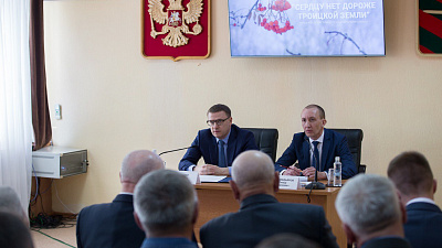 Мусор и грязь, недостаток ФАПов и сложности с водоснабжением. Текслер посетил Троицкий район