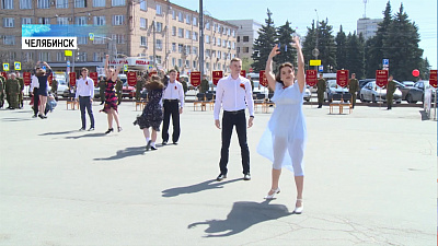 Ветераны и студенты закружились в вальсе