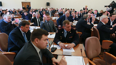 За год челябинские депутаты заработали почти 1,5 миллиарда рублей